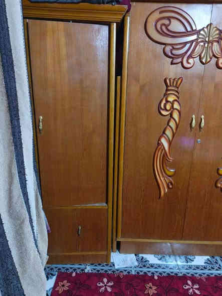 غرفة تزكام خشب ثقيل  نظيفة وبعدها جديدة ، سعرها 700  وبيها مجال
للاستفسار الاتصال ***********
