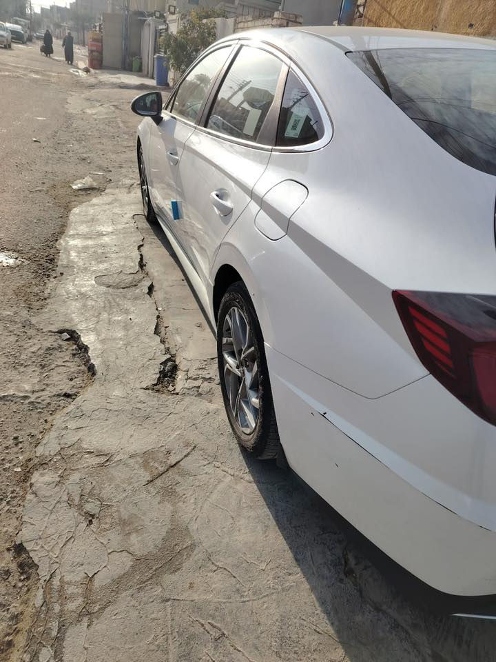 السلام وعليكم سوناتا  موديل ٢٠ خليجية مكينة ٢٥٠٠ ماشية ٨٣ بيهة بارد بلجاملغ اليسرة من يم المازدة فقط بدون صبغ جديدة السيارة مال بيت تحويل ثاني يوم  مكاني بغداد البياع ***********
