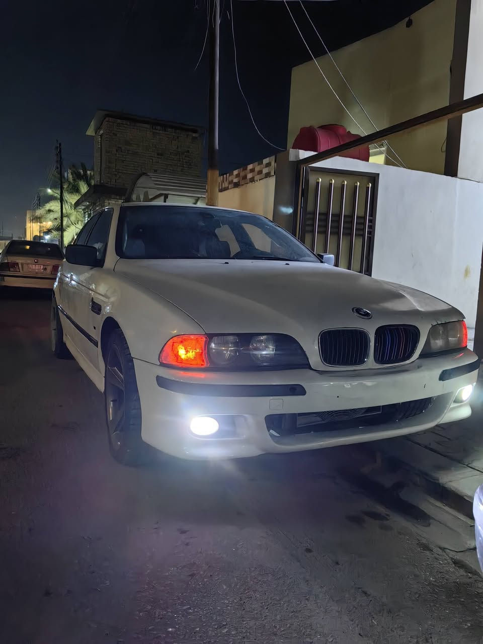 صقر 544
بيها نقوصات بسيطه
رقم أربيل بآسمي
غرفه مخمل رصاصي 
المكان النجف الاشرف
السعر 80
***********
