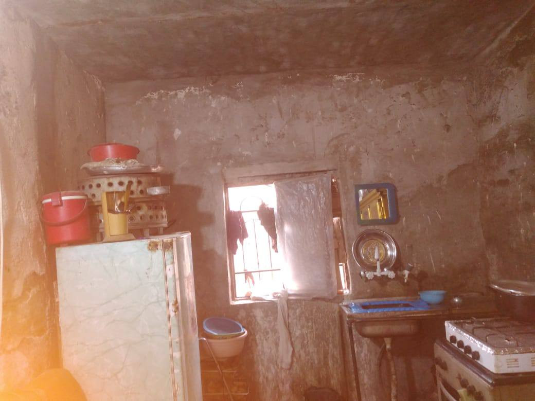 السلام عليكم 
بيت مساحه 120متر يحتوي ع غرفتين وصاله واستقبال وحمامات ومطبخ البناء بلوك 
الموقع النجف الكوفه شارع المعمل خلف مدرسه الاهرام 
السعر 15مع المجال 
للاستفسار الاتصال على الارقام التالية 
***********
***********
