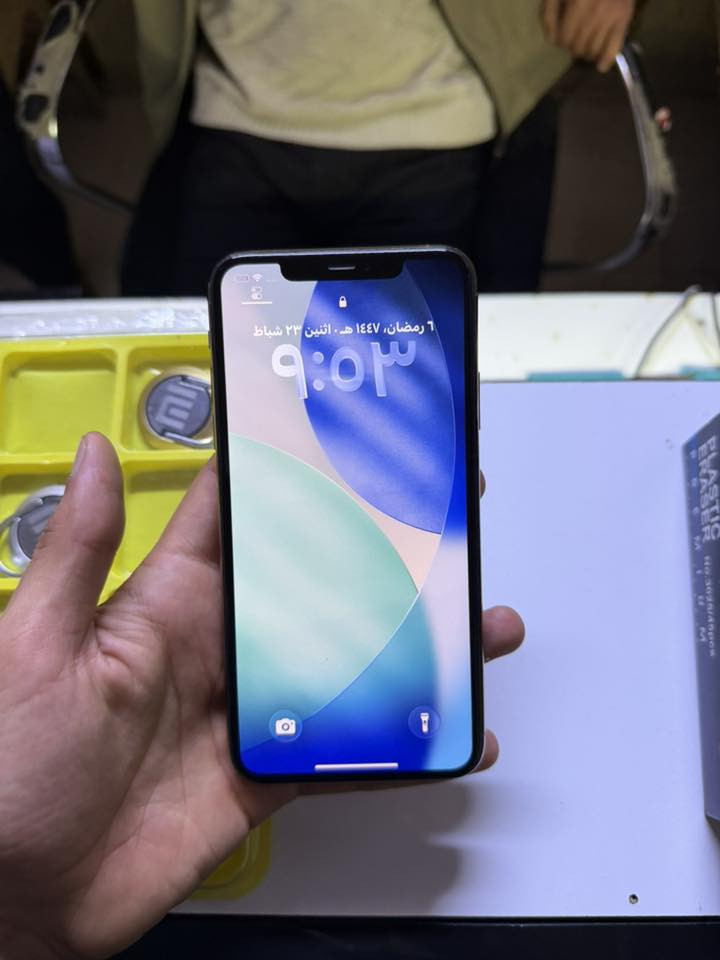 السلام عليكم ايفون 11 برو ماكس ذاكره256 بطاريه 75 الجهاز نضيف مابي اي شخط مبدل بي سماعه مال اتصال و ع اثرها وكف الفيس ايدي الباقي كله بلادي 
السعر 300 وبي مجال مكاني ديالى قضاء دلي عباس 
اتصال او واتساب ***********
