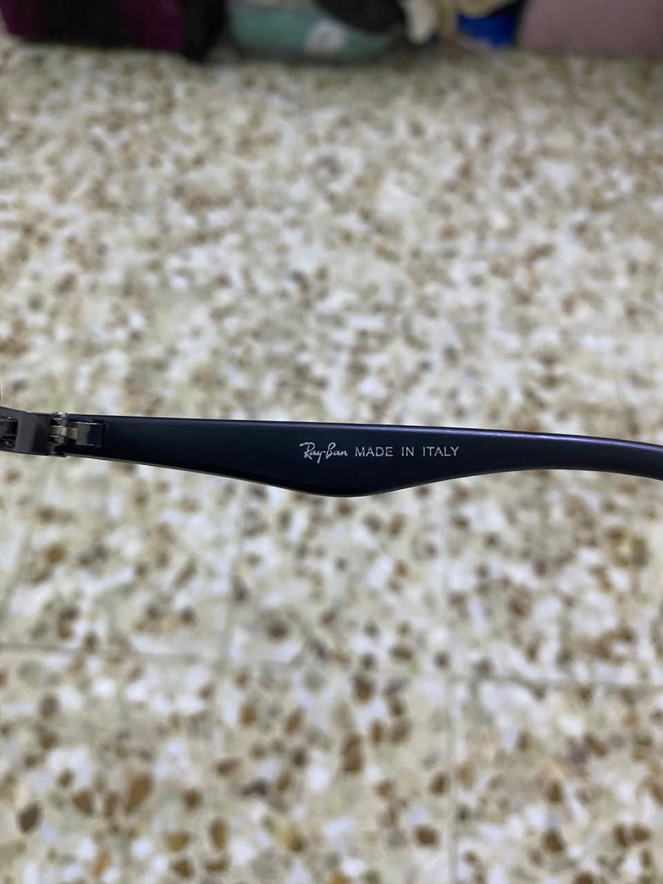 نظارة Ray-Ban الأولى أصلية 100%.
جودة الإطار
   الإطار معدن أسود مطفي والتشطيب مال الشركه نظيف، العدسة الخضرة G-15 الكلاسيكية مال رايبان. هذا اللون المميز صعب تقلده الشركات الرخيصة بنفس الدرجة. للبيع


**إذا كنت صاحب هذا الإعلان وتريد حذفه لأي سبب، رجاءا أرسل رسالة إلى الدعم الفني**