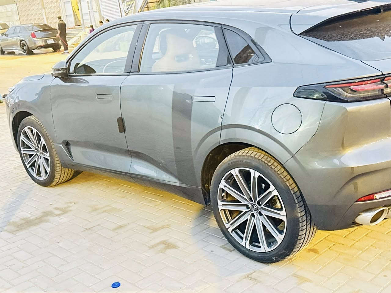 السلام عليكم ورحمة الله وبركاته شانجان يوني كي سيارة فول مواصفاتهة خليجية موديل ٢٣ شمالي سيارة ماشية ٥٥الف حقيقي بضمان بيهة رصعات وبارد باب السائق باتري جديد وتخم تاير ستوة شادة ودهن كير ومحرك مبدل بشركة تحويل ثاني يوم سيارةًعارضهةًب١٨٠وبيهةًمجال شراي يتصل على الرقم ***********
