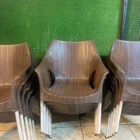 وبركاته توجد أغراض مال كوفي شوب مستعمله كامله للبيع الأغراض تشمل (مجمد...