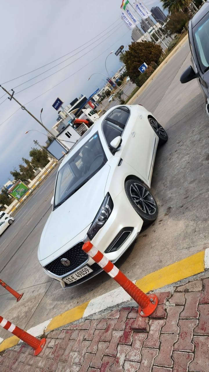 سياره MG6 موديل2022
وارد خليجي 
مكفوله 

‎فول مواصفات اعلى فئه تروفي 
‎ محرك تيربو 173 حصان
‎دبل كلج 7 نمر
‎- بصمة تشغيل و بصمة ابوب امامية وجنطة
‎سلايد ( فتحه )، شاشه كبيره  ، 
‎- سايد بريك بصمة، و اوتو هولد 
‎- مثبت سرعة، وشفتات ستيرن
‎- درايف مود، سبورت وعادي 
‎- كاميرا خلفية
‎- مانع انزلاق، تراكشن
‎- تبريد امامي وخلفي، وثلاجة 
‎- حساس خلفي 
‎- مقعد السائق كهرباء 
‎- دواخل ومقاعد جلد، لونين بلاد مطعم كاربون فايبر
‎- فول تحكم ستيرن 
‎- ايرباك امامي، وجانبي وبالمقاعد 
‎- لد امامي خلفي 
‎- نظام اشارات جانبي 
‎- شاشة اعطال 
‎- حساس اطارات
‎- اشاره حاجب امامي خلفي 
‎- ويل 18سبورت 
51‎ماشيه 
‎   السعر 115 
مكاني بغداد 
***********
