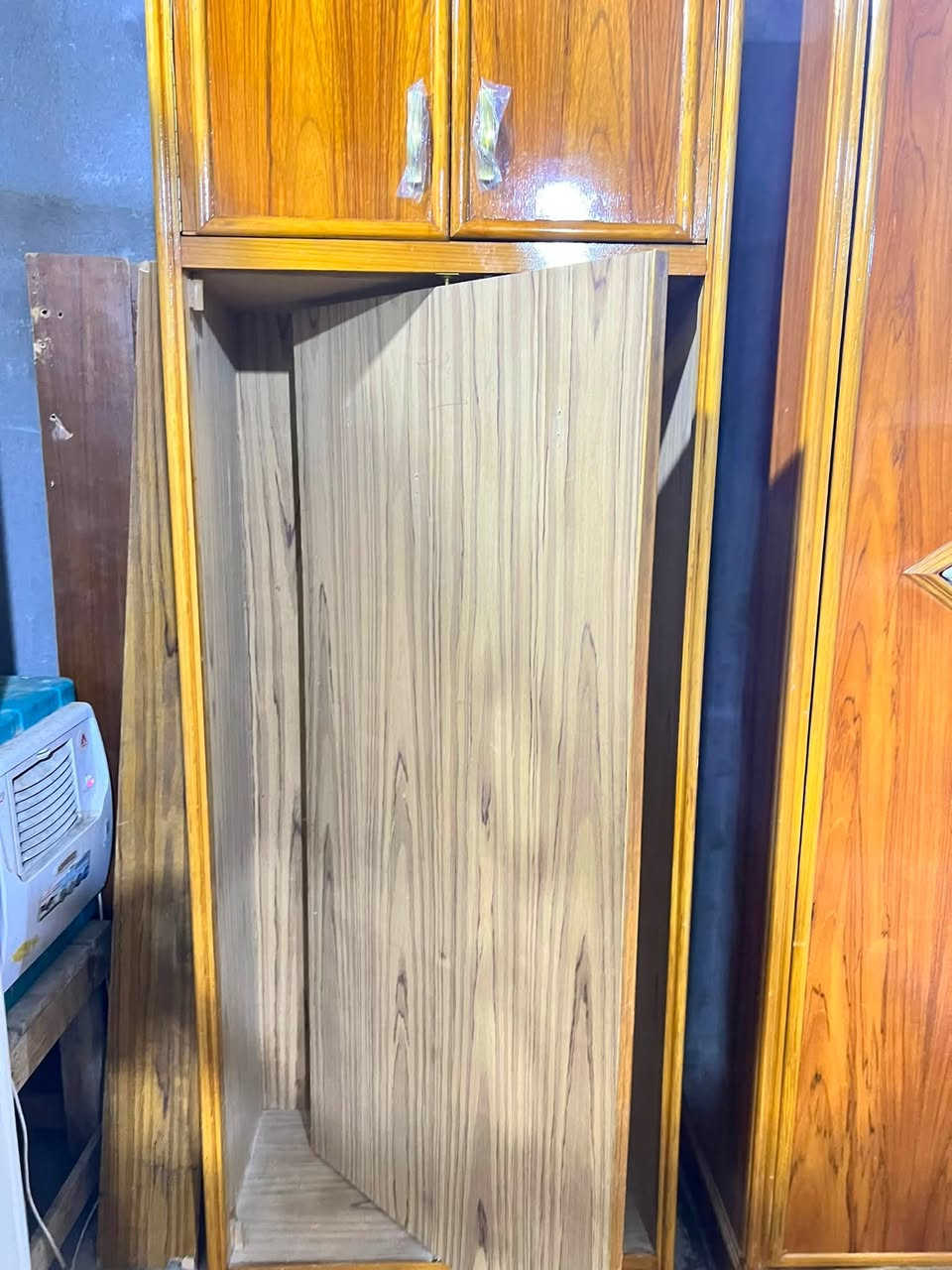 سلام عليكم غرفه نجاره صاج تزكام مستخدمه نظيفه داخل خارج صاج السعر 850  العنوان الحله ***********
