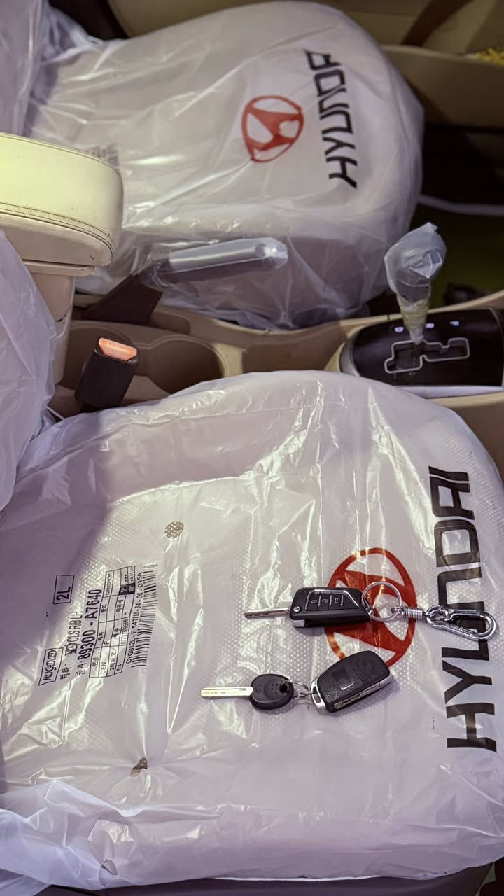 اكسنت خليجي ٢٠١٣ الشركه العامه
محرك دوش ١٦٠٠ سياره نظيفه وجديده  صدر وتخم تاير وتبريد السياره بيها صبغ الهلال الخلفي جوه قبغ البانزين فقط
السعر ١٠٧ بيها مجال بسيط
رقمها بغداد بسمي في حي الاعلام
***********
