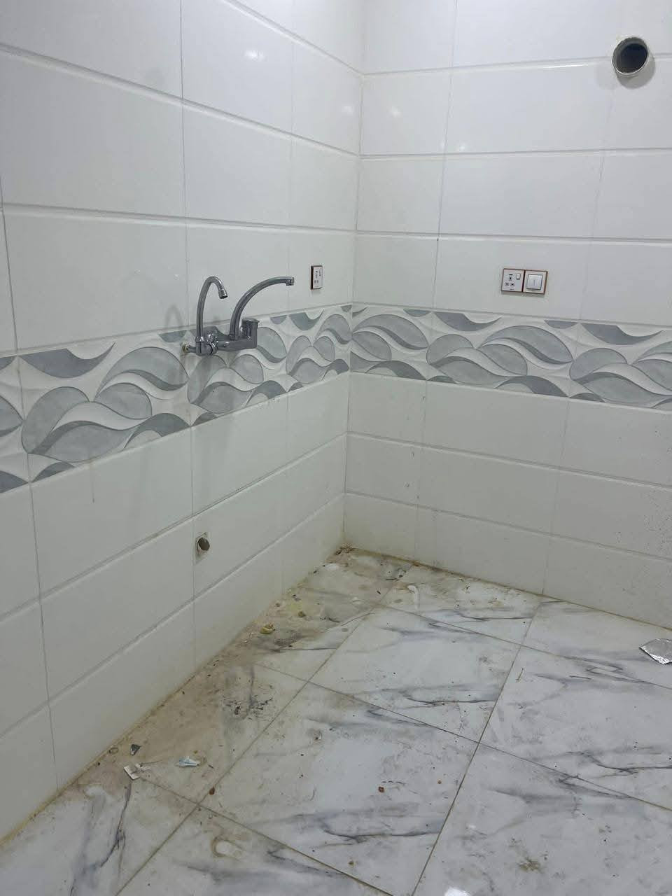 🏠 شقة للايجار  ... سكنية ...
📍 الموقع: شارع المطبات قرب شارع 60 
✨ المواصفات:
▫️ غرفتين نوم 
▫️مطبخ 
▫️هول 
▫️صحيات 
......................
📞 للاستفسار والمعاينة: 
الاتصال على الارقام :
***********☎️ واتساب
او مراجعة المكتب 
الحلة _ شارع المقام _ مجاور مول الحسن 
✅ نستقبل جميع عروضكم السكنية 🏠 والتجارية 🏡 بكافة مناطق الحلة 
…………………………
