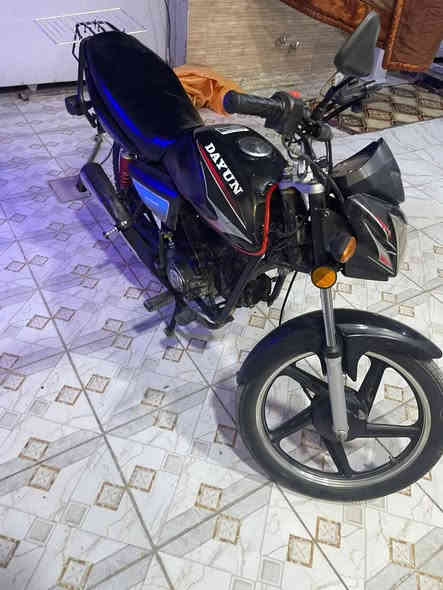 السلام عليكم شاب دراجة دايوان عظم كاملة كهربائيات اشاير دراجة نظيفة وحلوه موديل 21 نكره سلف وهندر شغالات تايرات جدد بيهة خيط تبخير خفيف ما مبين ونقصها بس تفيلس اوراقها ضايعات اسويلك مكاتبة واكفلها سرقة وعشاير من كلشي السعر 550 وبيها مجال الرقم *********** ويرهم مراوس
