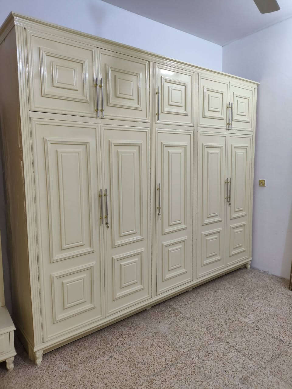 السلام عليكم تم تسليم طلب الزبون 
غرفه خمسه طابقين نجاره عراقيه 
خشب صاج خمسه ملم وجهين 
الصبغ حراري مال سيارات ضمان 15 سنه 
نشتغل حسب الطلب كل الموديلات التركيه 
نجاره علي كاضم بابل الحمزه 
واتساب *********** واتساب

