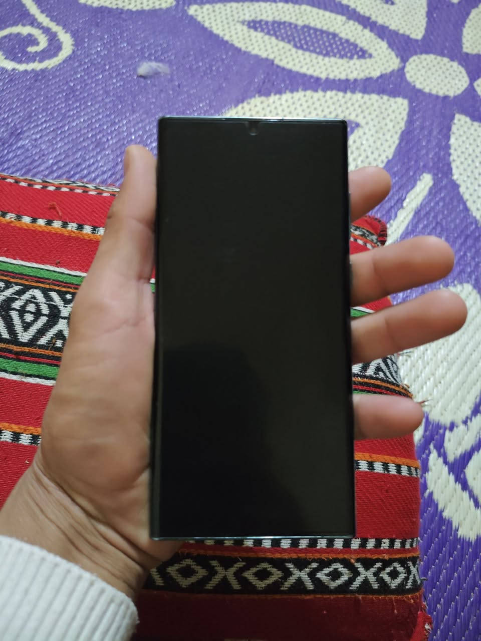 السلام عليكم الترا 22ذاكره256 رام 12. لون بحري. جاهاز مكفول من كلشي.  غراضه فقط كارتونه. الديوانيه قضاء السدير 480 وبي مجال ***********
