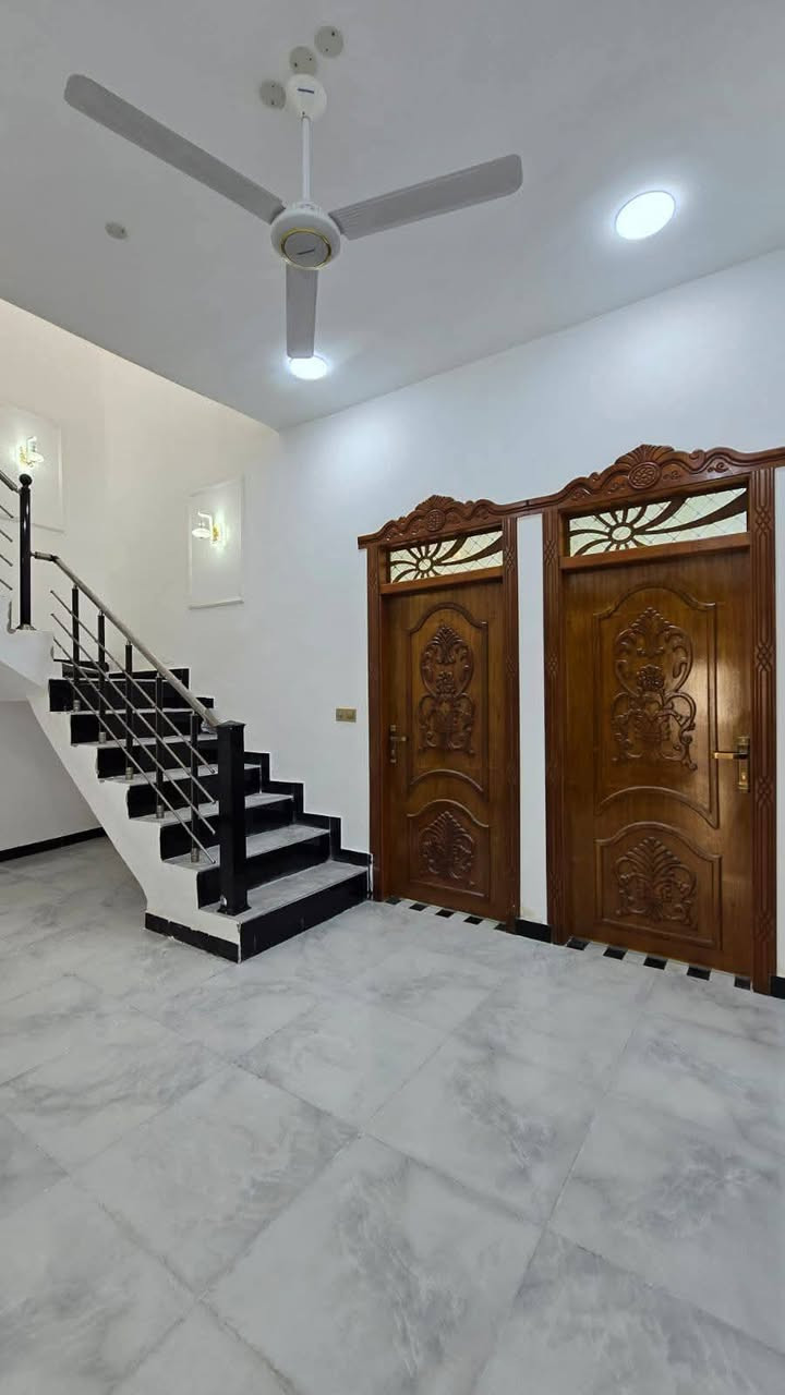 🏡 دار سكن للبيع – جاهز للسكن
📐 المساحة: 200 متر

🛏️ يحتوي على:

3 غرف منام

ديوان

صالة

مطبخ

صحيات داخلي وخارجي

دار ركن عليه شارعين 10متر  و8متر 

📍 العنوان: أبو الخصيب – حي الجوادين مقابيل صناعيه

 حمدان يبعد عن طريق الفوك و الخدمي  400متر 

💰 السعر: 125 (قابل للتفاوض)

تفاصيل اكثر اتصال برقم

هاتف ☎️ ***********☎️
