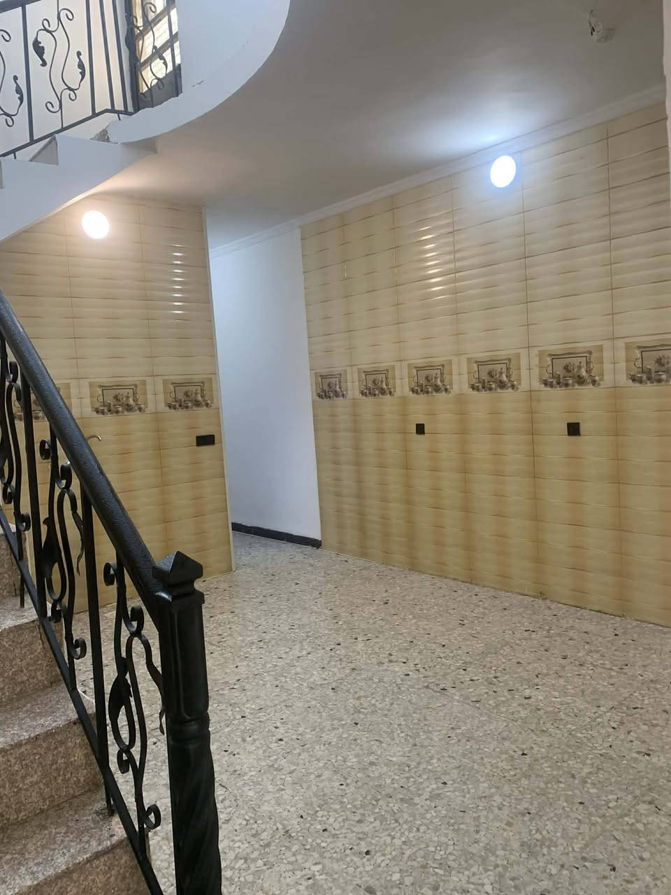 حي الاعلام الشباب مربع الذهبي 

طابق واحد 

صاله ومطبخ وخدمات وغرفت نوم

بناء نضيف موقع قريب ع شارع

اتصال ع ارقام 

***********

***********
