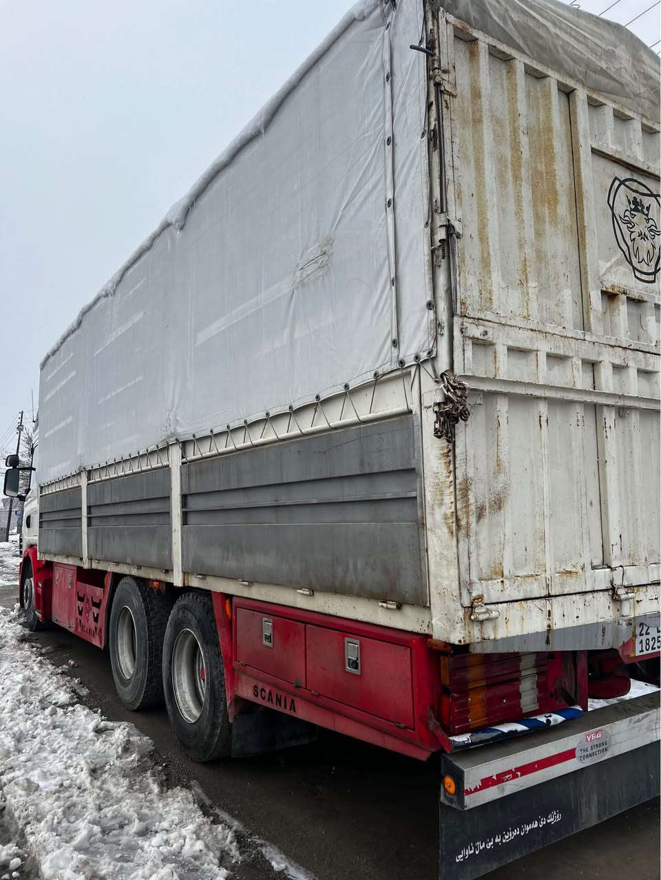 Scania 2003
سيارةكة بي سبوغ دةعامي لو دةعامي بةشةرت
مةكينة انجيك سور ٤٢٠حجم
گير عادية  
بيلاد شانسي دريژ  
 سحال تاك تاية
ريتايدار
روبستونة
رةقةم و سةنةوي نوية
تاي هةمووي نوية 
 گير مةكينة تةبريد ريتايدار بةناو كردن هةمووي بةشةرت  
سعري ٢٣٨ وةرةقة مةجالي تيدا
***********
***********
  كةفالي حاجومةرانيش لةگةل سوران, أربيل
