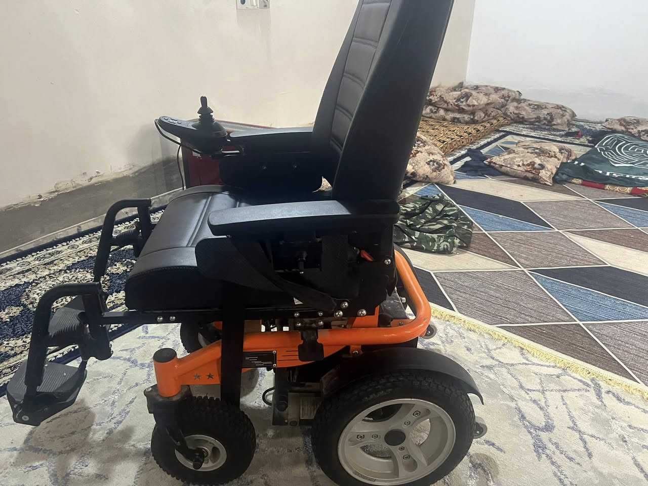 السلام عليكم هاذي العربانه للبيع بعدها كارتون ما مستخدمه اقل الشهر جديده بعدها وسعرها مناسب جدا ….الاتصال ***********
