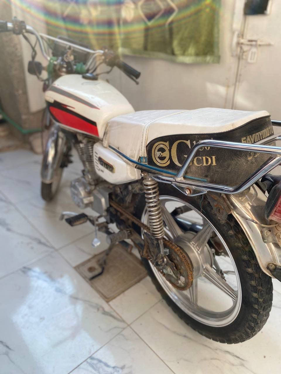 السلام عليكم دراجه للبيع أوراق اصولي محرك ما مفتوح دراجه جديده شوفت عينك 550وبيه مجال قليل ***********
