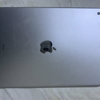 آيباد ٩ • ٦٤ جيجا • مستخدم قليل