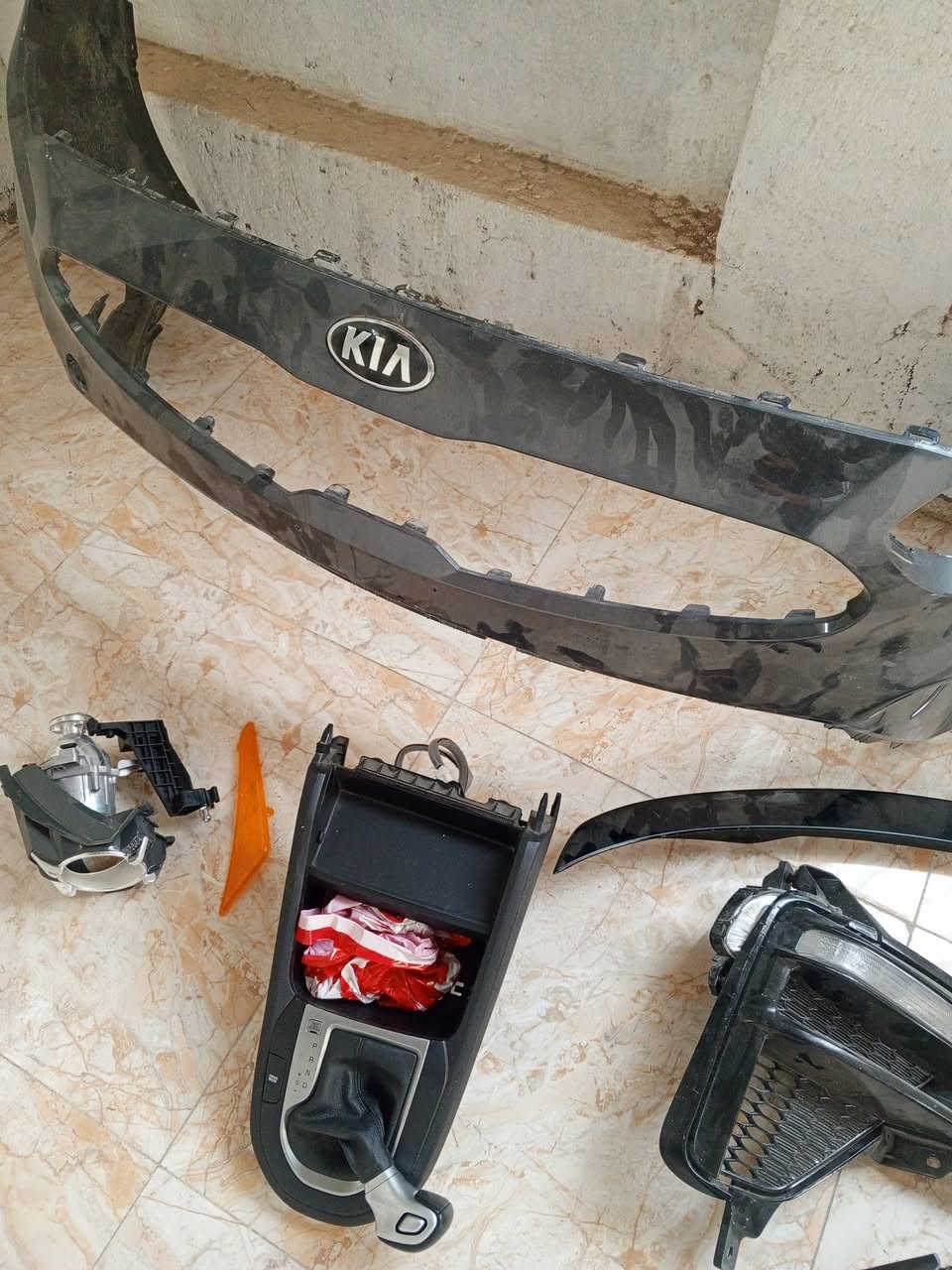 غراض مال فورتي محد محتاج وسعرهن رخيص *********** من 19الى21 مكاني الشعب
