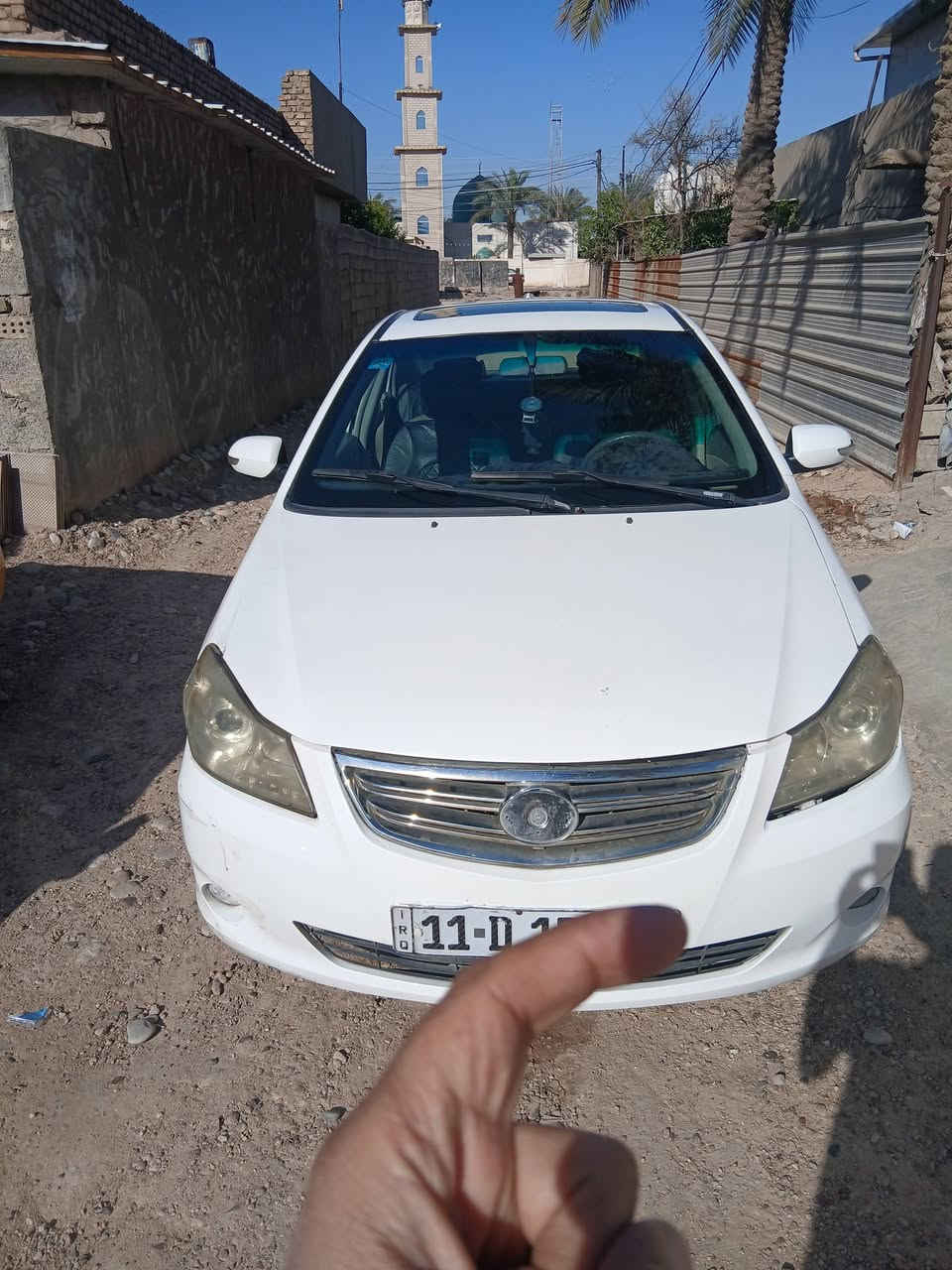 السلام عليكم
BYD 2016  ابيض خصوصي
اقرة منشور قبل ماتتصل 
 جي 3 رقم بغداد  هزه جديده سنويه ٢٨
سياره جاهزه من كلشي نضيفه جداً 
تدفئه شغاله 
تحويل مباشر  بأسمي وشرط تحويل 
سياره مال بيت  ع كد الدوام روحه ورجعه صدر ٧٠٪؜ 
مشط ستيرن جديد
تايرات جدد 
شاشه 
كامرا 
بصمه 
فتحه سلايت
اشاير بالمريات
فووول الفول 
جاهزه ترايك وين ما يعجبك 
بيها قطعتين فقط باب سايق بي طخة صندوق بي طخة فقط
السعر ٦٣
العنوان مجمع بسمايه السكني 
للاستفسار ***********
