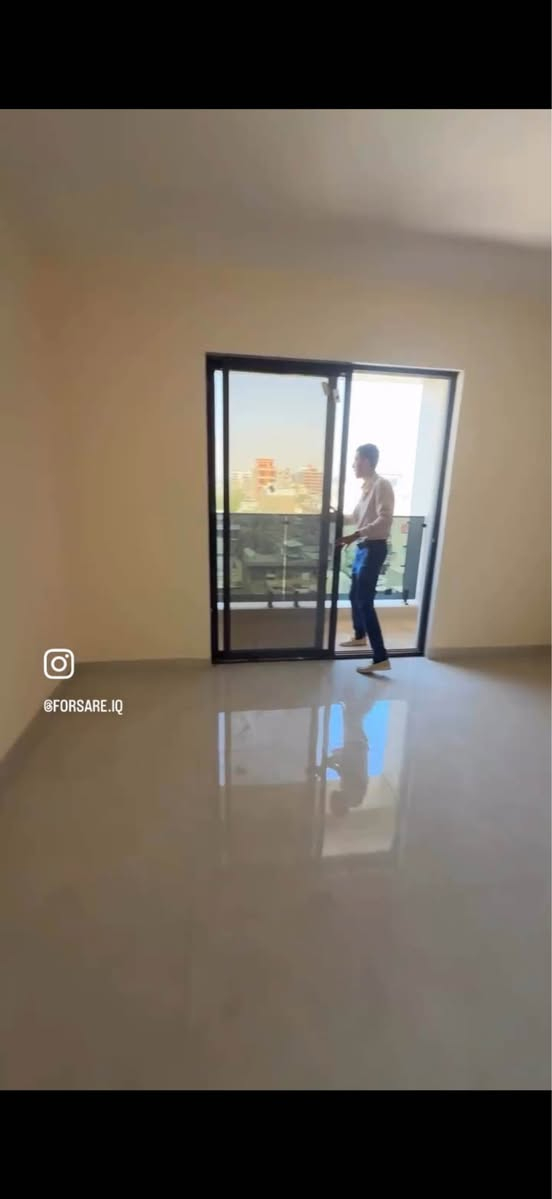 🏡 شقة مميزة للبيع – بغداد / العرصات

📍 الموقع: العرصات – منطقة تجارية راقية ومخدومة. اتصال بالمالك مباشرة بدون دلالية

🔹 المساحة: 100 م²
🔹 غرفتا نوم
🔹 صالة واسعة مع مطبخ أمريكي (Open Kitchen)
🔹 بلكونتان
🔹 الطابق الخامس
🔹 مجهزة بـ 2–3 أجهزة تكييف
🔹 كراجان خاصان
🔹 حارس وخدمات متوفرة داخل البناية
🔹سند طابو منفصل على دائرة الكرادة
🔹 الشقة جاهزة للسكن مباشرة وليست قيد التأسيس.

💰 السعر المطلوب: 310 مليون دينار عراقي (قابل للتفاوض للمشتري الجاد).

📞 للاستفسار أو حجز موعد للمعاينة يرجى التواصل على الخاص أو الاتصال *********** بغداد, العراق
