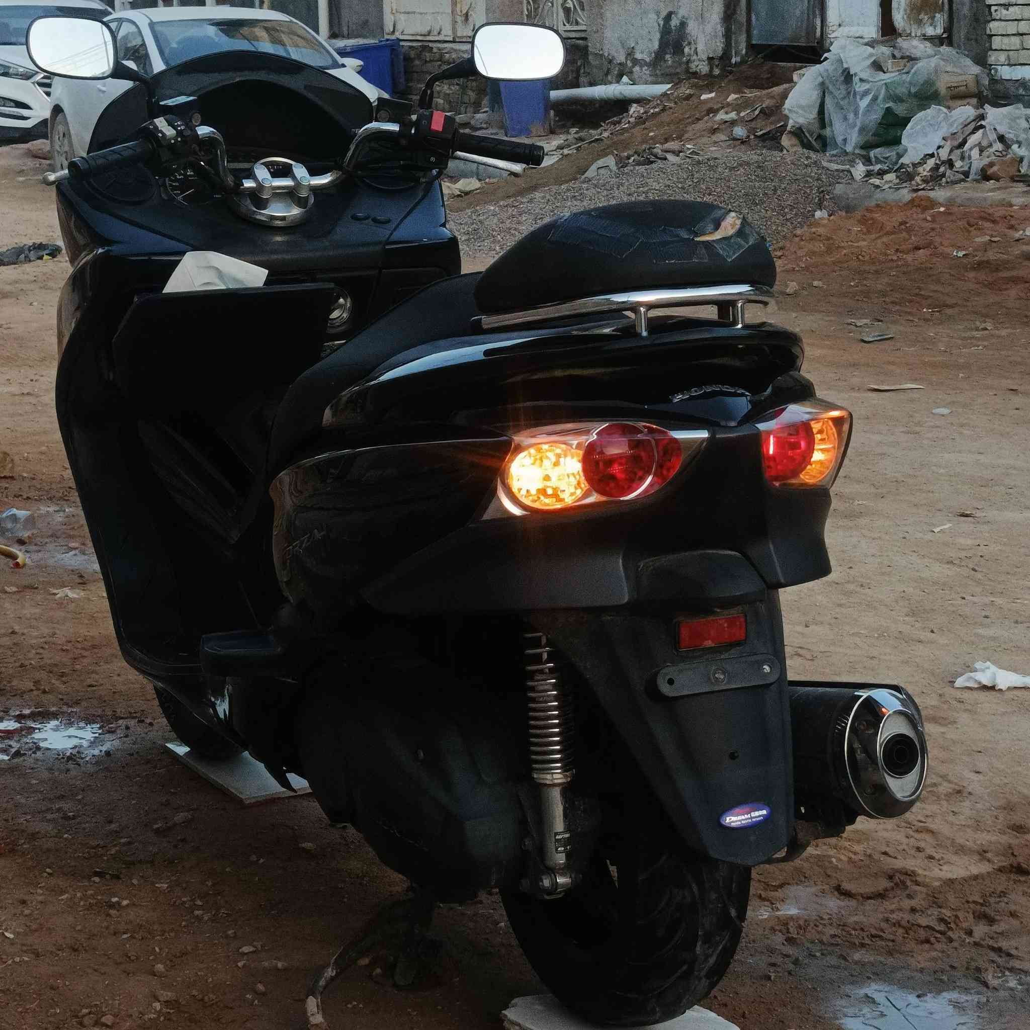 السلام عليكم
فورزا  010 الدراجه بحالة الوكالة صارلها شهر طالعة من علاوي  الباش عليها سماعات ومسجل اصليات بانزين محسن دهن اصلي الدراجه بيها ملاحضات قليله قفط الباقي مكفول اكفلك مكينه وكشر بي ملاحضات جدا قليله اصورلك ال ملاحضات قبل لا تجي بيها تبديل قبق ملف مال s7 فقط تجي وتفحص

السعر 16 وبيها مجال للشراي

عنوان النجف للتواصل***********
