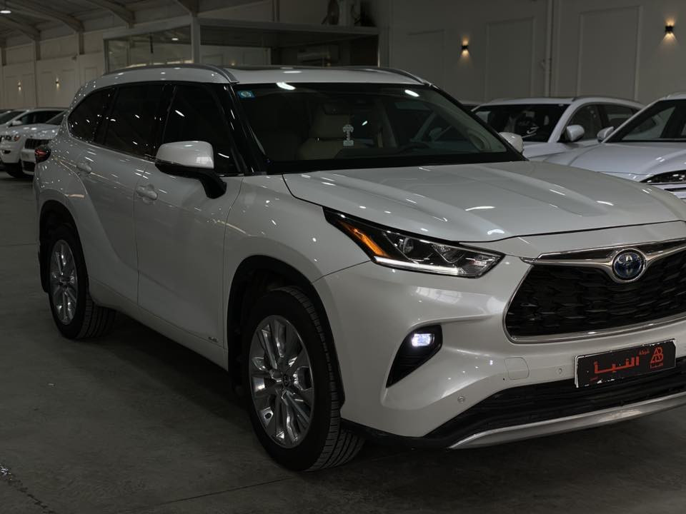 تويوتا هايلندر 2023 وارد أمريكي هايبرد
فئة لمتد فول 1/1 اعلى مواصفات ماشية 61 الف كيلو حقيقي حادثه جداً بسيط بيه حافة البنيد والدعامية ال الأمامية صبغ فقط وبيه بارد بسيط بدون ايرباك او دواخل وشرط الفحص ومحرك وكير كفالة عامة وشرط الفحص والسيارة رقم بغداد الجديد تحويل مباشر ثاني يوم 
السعر هو 35000$الف دولار او 350 
ورقة وبيه مجال وترهم بيع او مراوس مكاني هو بغداد ورقمي ***********
