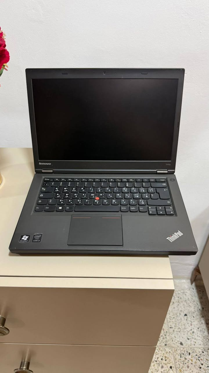 السلام عليكم
لابتوب lenovo T440p

cpu core i5 th 4 blak

ram 8GB

hard ssd 256

Gpu intel

M. 14

dvd yas

بطارية خير من الله
شاحنة اصلية 
شرط لا مفتوح ولا مصلح
السعر 200 وبيها مجال بسيط حق الجي
التواصل عالخاص او رقم الموبايل 
***********
