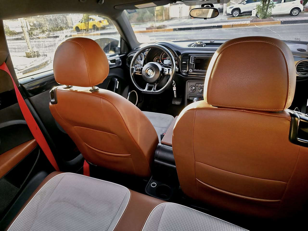 للبيع
Volkswagen beetle 2016 1.8 turbo 
- مكانها بغداد
- وارد امريكي 
- مصبوغة حزام
- حادثها جاملغ امامي بسيط والجاملغ الخلفي 
- تبريدها يخبل على هذا الحر 
- اقتصادية تفويلتها تمشيني 450-500
- السيارة على ايدي صارلها 3 سنوات كلش حلوة وجاهزة من كلشي

9,500 $
***********
