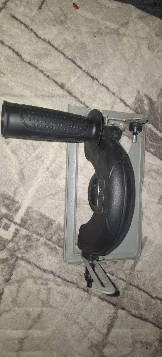 قاعده ي كؤسره ي نه جاري 
سعري 15هه زار 
***********
ناونيشان كفري
