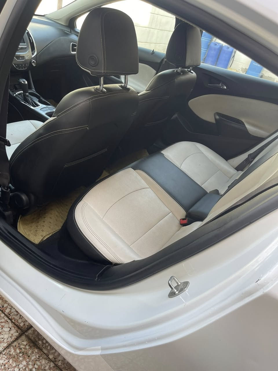 السلام عليكم
للبيع شوفرليت كروز 2017LT
وارد امريكي حادثهه جاملغ الامامي عكس السايق وشويه من الباب ايرباك درگه فقط السياره حلوه نضيفه نفس الصور السياره مشتريهه من المستوردهه قبل ٥ سنوات 
السياره بأسمي 
رقم بغداد 
مكانهه بغداد 
داخل السياره لونين جلد 
حلوه السياره مال جني 
السعر١٠٦ ورقه وبيهه مجال بسيط  للشراي 
الشراي يتصل على رقمي ***********
