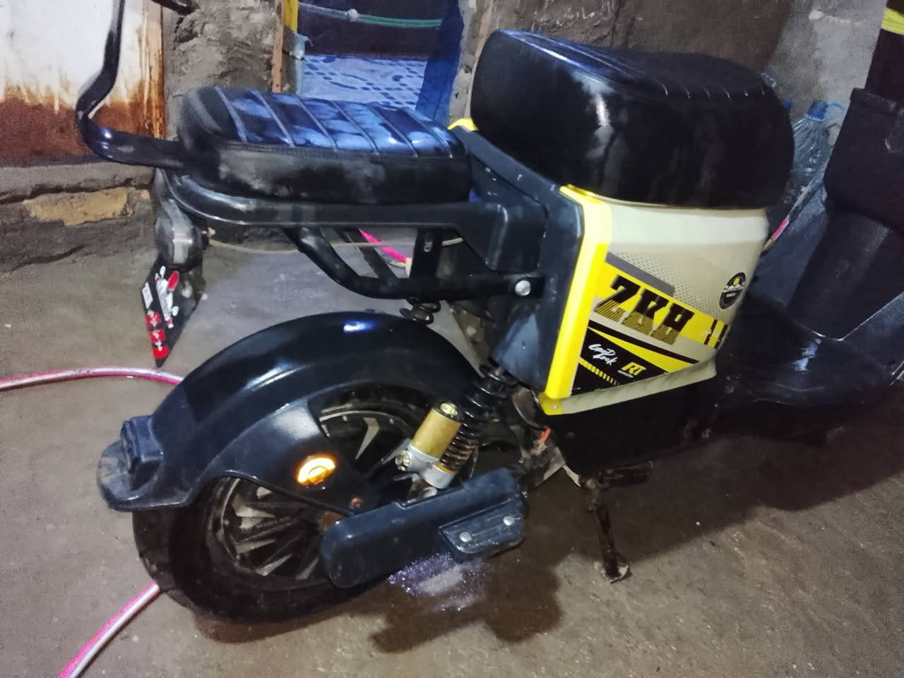 سلام عليكم دراجه r11 بطاريات ما بيها شي بس  سويت بيها حادث وطفت بعد ما اشتغلت ما بيه اصلحها ابيعها عله حالتها رايدها ب٢٥٠ وبيها مجال مكاني البصره ***********

