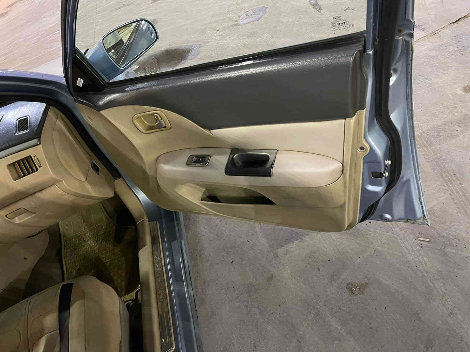 السلام عليكم شيري A5 موديل 2010سيارة بلادية محرك بي خيط تبخير كير جديد تخم تاير جديد صدر خلفي امامي جديد سيارة بلادية السعر 32 وبيهة مجال مكاني بغداد الرقم***********
