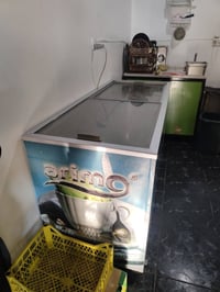 عارضة بطحية للبيع نظيفة تجميد قوي ماطور بحالة ممتازة  للتواصل عبر الخا...