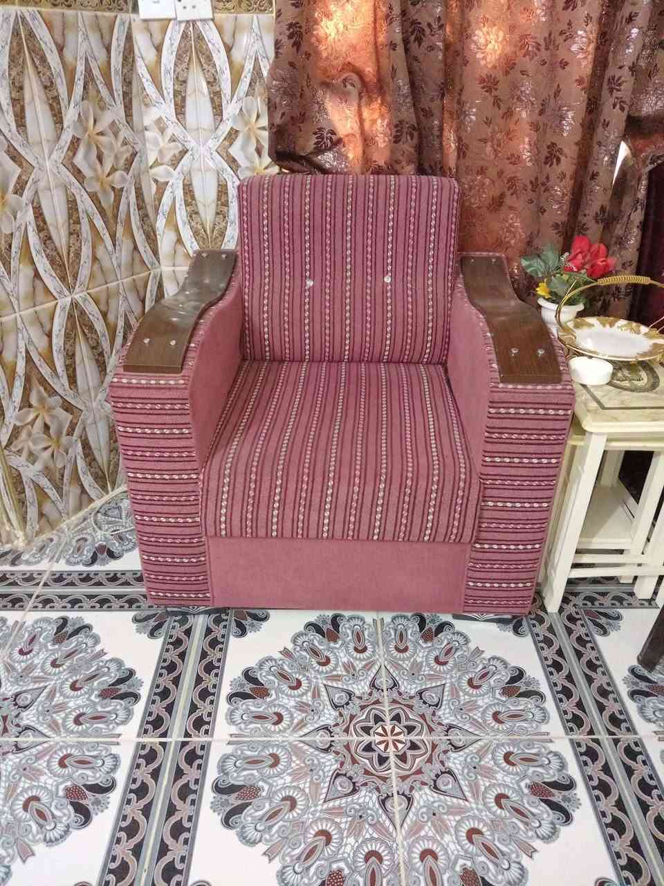 كاونتر جديد للبيع مع تخم عشر مقاعد وسرير نفر واحد التواصل على الرقم ***********
