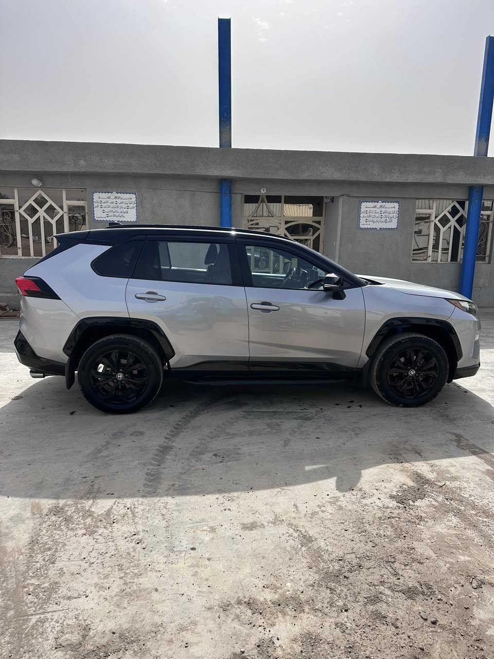 Toyota rav4 XSE      black edition
فل كامل 

فتحة ب  3 حركات كرستال 

الموديـــــــــــــل    : 2023 رقم الشاصي موجود بالفيديو

ملاحظة ؛ بطارية ليثووووووووم   

عدد الاسطوانات (سلندر) : 4 

سعة المحـــــــــــــــــــرك : 2500 سي سي

 نوع ناقل الحركة اوتوماتيكي 

المسافة المقطوعـــــــــة :36400 كيلومتر

اللون الخارجــــــــــــــــي : سلفر فضي قماره سوده

اللون الداخلــــــــــــــــــي : غرفة جلد مع مخمل سبورت اصلي اسود

   البطاريه والهايبرد 100‎%‎  

المواصـــــــــــــــــــفات :-  

فتحة كرستال ثلاث حركات 

فور ويل اوتو 

5 كامرات 360 درجه

داش كام من شركة تويوتا

حساس امامي

مانع تصادم امامي

حساس خلفي

مانع تصادم خلفي

فــــــــــــــــــرش جلد اصلي 

شاشــــــــــــــــــــــة  كبيرة JBL

تحكم مقاعد امامية كهرباء 

سيستم صوت سماعات JBL

كشن ميموري

مقاعد امامي حامي  

كامره امرايه الوسط

مرشات جانبيه

استيرين تدفئه

كشافات LED بف

كامــــــــــــــــــــــيرا خلفية

كامره اماميه

صندوق خلفي كهرباء مع خاصية الفتح QUICK RAPIDE

يسمو چلاق هههه

تحديد المسار على الطرق

Auto hold + مانع تصادم 

اضواء زنون اصلي

هاند بريك كهرباء

مراقبة ضغط الهواء في العجلات

بصمـــــــــــــــــــــة تشغيل 

بصمة ابواب

كشـــــــــــــــــــافات زينون  

مصـــابيح امامـــية AUTO 

حســــــــــــــــاسات امامي خلفي

حســـــــــــــــــــاسات اضويه 

حســـــــــــــــاسات مساحات 

تحــــــــكم كامل من الستيرن

جـــــــــــــــــــــــــنط 18سبورت بكج  

خاصــــــــــية الثبات الالكتروني 

المكابح مانــــــعه للانزلاق ABS 

توزيع قوى المكابح الكترونيا EBD 

خاصــــــــــــــــية تثبيت السرعة 

خاصــــــــــــــية مساعد المكابح 

عدد12 من الوسائــــــــــد الهوائية 

راديو / مسجل MP3 / مشغل  USB ,,,,,, AUX ,,,,, BLUETOOTH

والعديد الاضفات اخرى

السياره مبدل بيه دعاميه تفصيخ نفس لون بدون صبغ شباك لحيه رادار حساسات مالته لبلادي 

العنوان :/- بغداد - الدوره

 ***********

السعر 282
