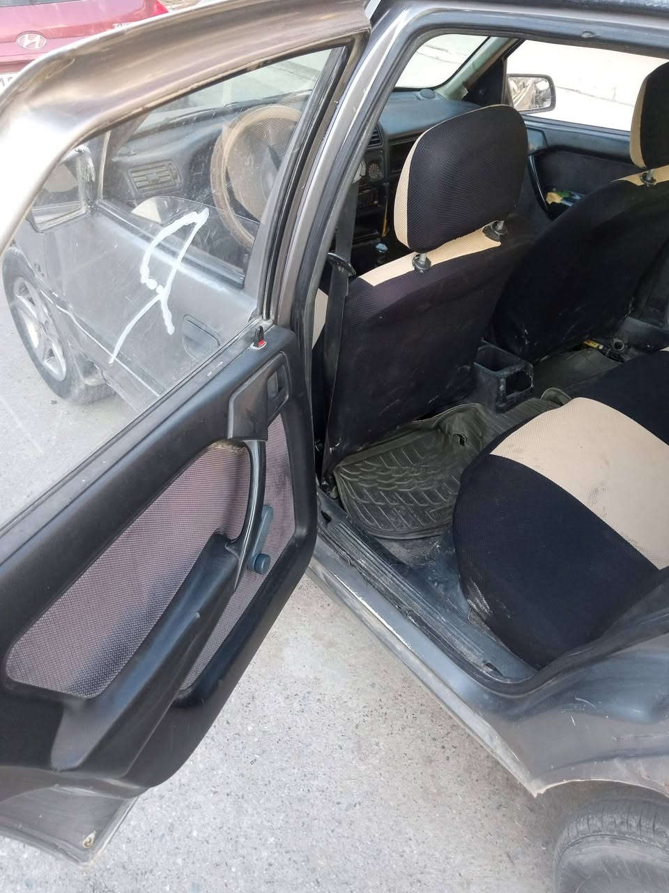 حجم 16 موديل 92 سنويه خضره شرط التحويل ماكينه كير شرط سياره مال جناي بدون ضرر بيها خياس دواير  كاربون بيها مكان موصل السعر 33 بيها مجال.. ***********
