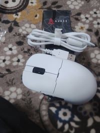 ماوس الألعاب اللاسلكي AJAZZ AJ159 باللون الأبيض.  يتميز بمستشعر PixArt...