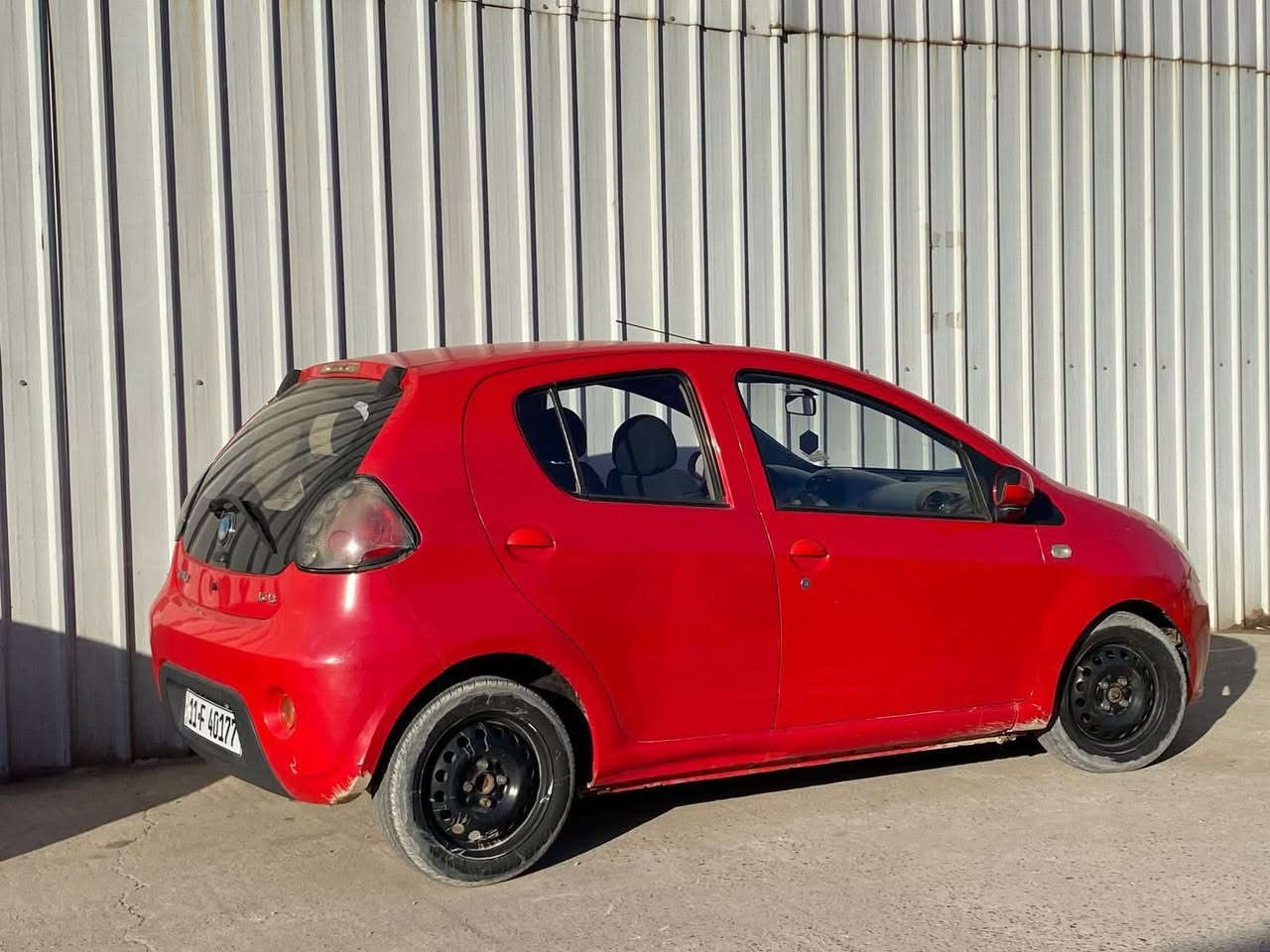 باندا 2013 ضررها موضح بالصور منزل السونار سيارة جاهزة من ناحية كلشي سويتلها ادامة كاملة صدر امامي خلفي جديد باتري جديد نوزلات بلكات  جديد كير محرك مكفول زيت محرك  جديد  فقط الڤان يحتاجله كهربائي سالفته بسيطه السعر 45 ورقة   جاهزه انكر سلف وطلع العنوان الدورة 
***********
