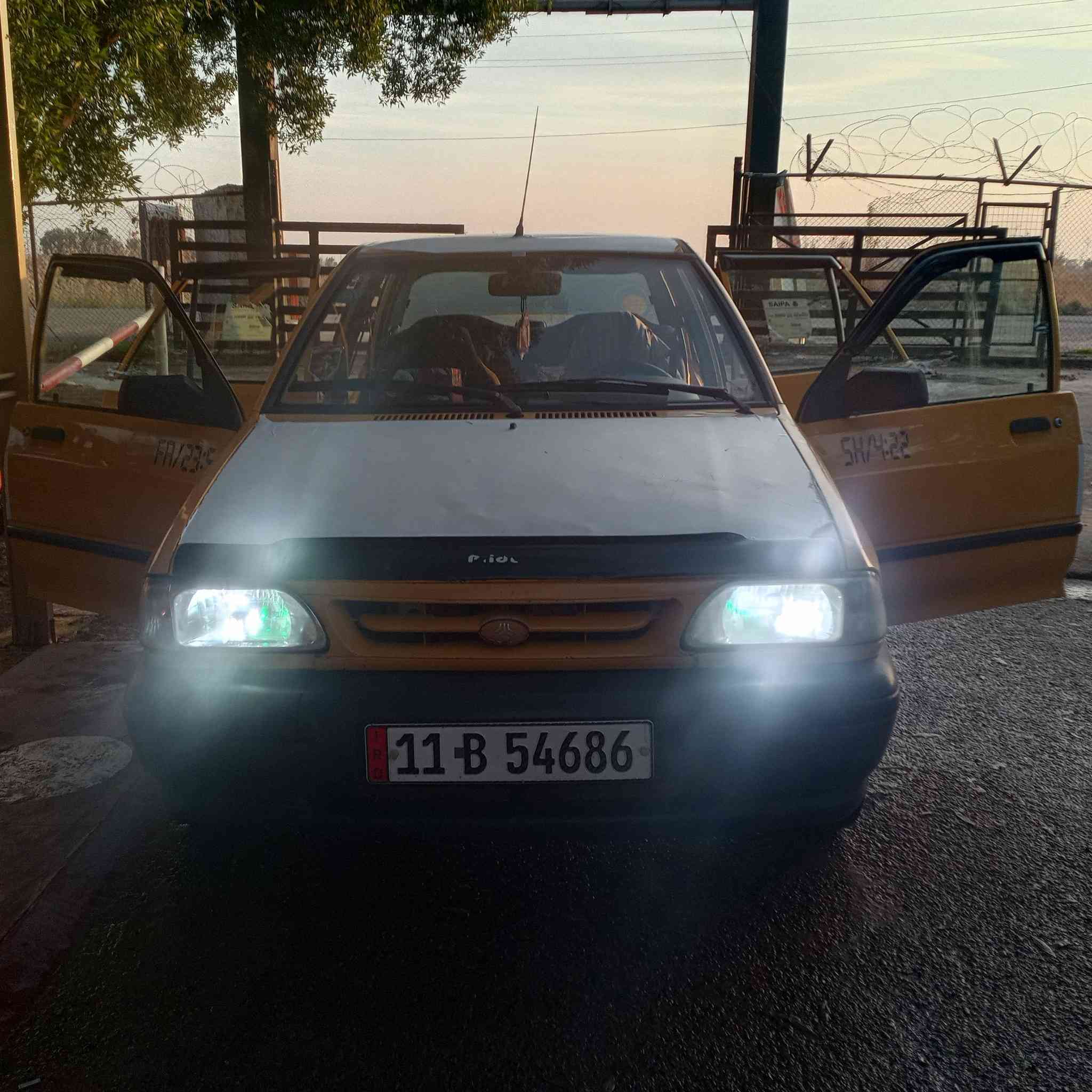 سلام عليكم ادمن وافق خوية اخواني سايبه موديل 12 كير محرك مكفول هيه غرامه مصفره رقم بغداد انكليزي  تدفه تبريد ثلج شرط تحويل شرط تحويل السعر 27 وبيها مجال إنشاء الله ***********
