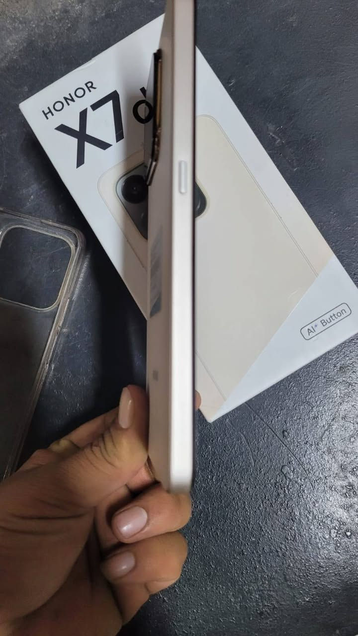 سلام عليكم موبايل نوع هونر X7d ذاكرة 256  جديد هوة والكارتونة كامل  أي نقص ما بي أي نقص السعر ٢٠٠ الف
مكاني بغداد مدينة الصدر الشراي يتصل ***********
