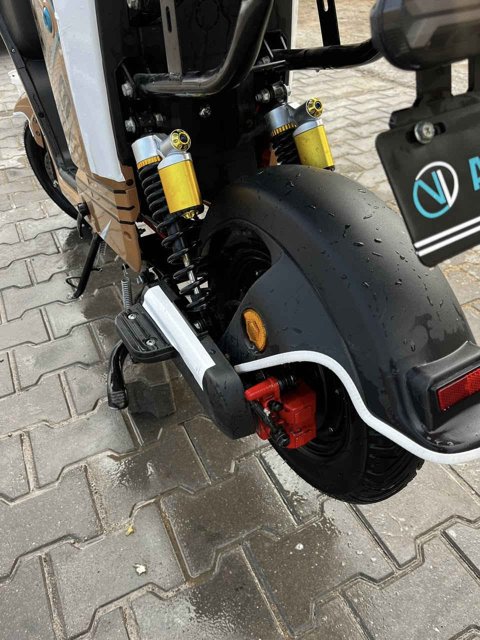 سلام عليكم دراجه شحن R9 للبيع
الدراجه كامله وجديده وبطاريات 32 امبير 2026 جدد المكان البصره السعر 500 وبيها مجال مكان البصرة *********** 
‏الوصل موجود
￼
