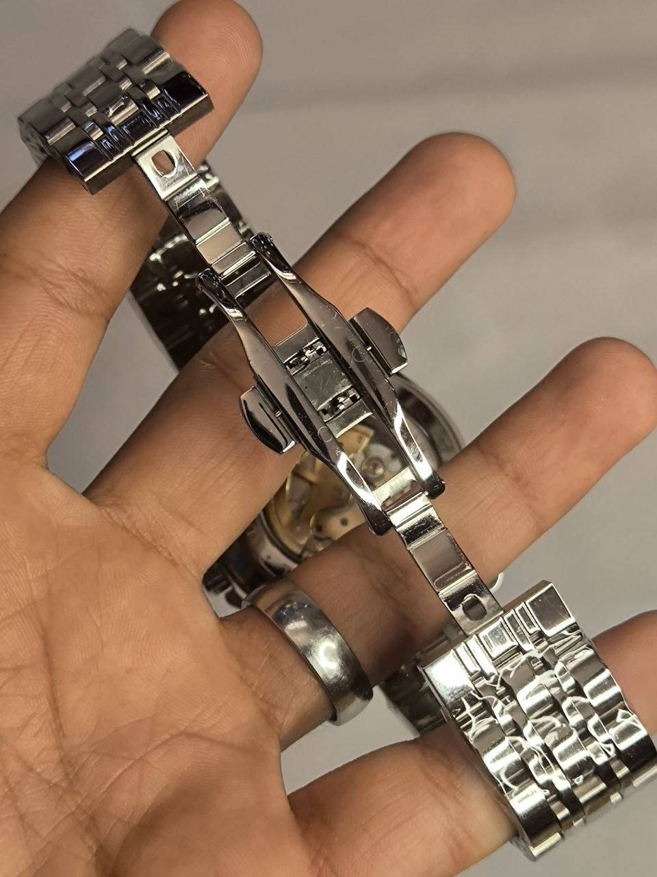 اورينت دولي ORIENT 
وارد اوربي DHL
 
تحفة فنية
لمحبي الرسمي 
مكينة اوتماتيك تكويك وحركة
ميناء نيلي رسمي مميزة جدا
جام زفير (مزرق)ضد الخدش 
مقاومة ماء وغبار 
سير ستانلس ستيل جوده عاليه 
قفل فراشة
قطر 43
وزن ثقيل 

ملاحظة : قطعة واحده فقط متوفره

السعر : 60 الف ع اول تم 
للحجز مراسلة الصفحة


**إذا كنت صاحب هذا الإعلان وتريد حذفه لأي سبب، رجاءا أرسل رسالة إلى الدعم الفني**