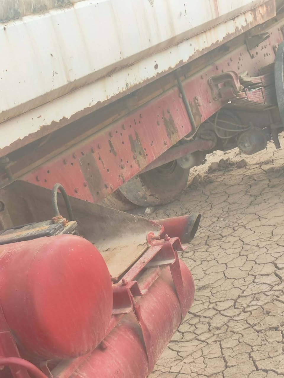 للبيع البه موديل 82شاصي مدبول حموله 12مكينه 6كير 25رقم نينوى بدون راعي ابيع كوم حديد مكان السماوه ***********
