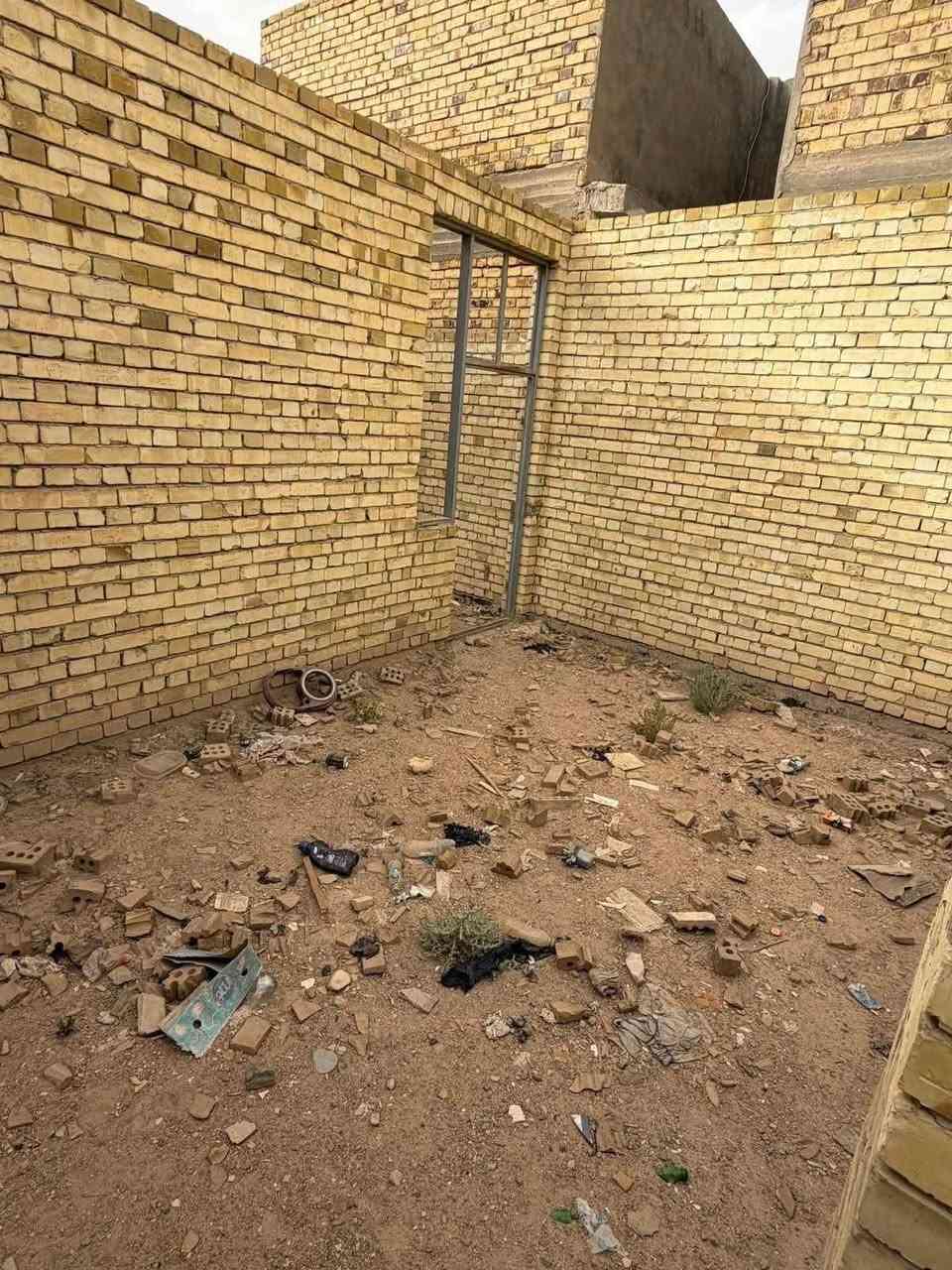 هيكل للبيع  200م مربعة
الموقع ، سايدين المطار مقابيل باب خروج المطار فرع محطة العابدي لغسل السيارات
يتكون من استقبال مفتوح على هول او غرفه طعام ضيوف ومطبخ ومكشوفات 2 وصالة   وغرفتين وحده سويت وصحيات 
سعر 37 مليون مع المجال***********
