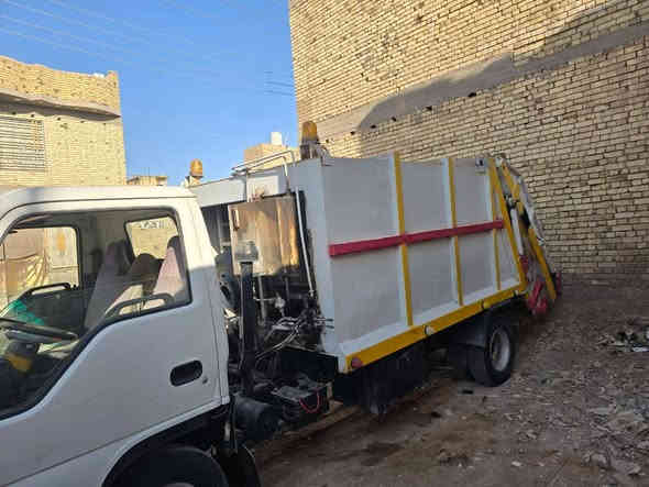 كابسة نفايات 
٨ مكعب
ازوزه موديل ٢٠٠٩
سياره لا تنقيص لا تبخير ما ناقصها شي كبل للشغل
السعر ٩٠ 
العنوان ميسان العماره 
*********** 
المو شراي لا يخابر رجاءاً
