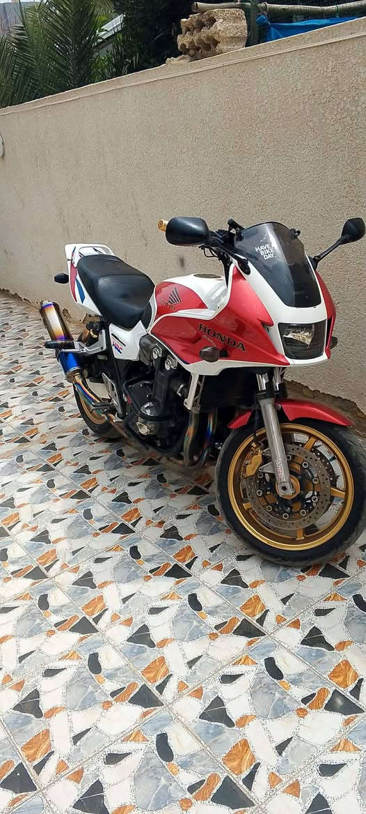 Cb 1300
سلام عليكم سيبي 1300 للبيع دراجه نظيفه ومكفوله كفاله عامه 
دراجه رمبه من الشمال ماصارلها اقل سنه من ماشيه بلعراق

- عليها يدات تزويد تدفئه
- صالنصه رياضي 
-دبلات رياضيه
- منفيس شمالي ومكاتبه . فقط

الدراجه احلى بلواقع من الصور 
السعر المطلوب بيها - 50 ورقه وبيها مجال للشراي -


**إذا كنت صاحب هذا الإعلان وتريد حذفه لأي سبب، رجاءا أرسل رسالة إلى الدعم الفني**