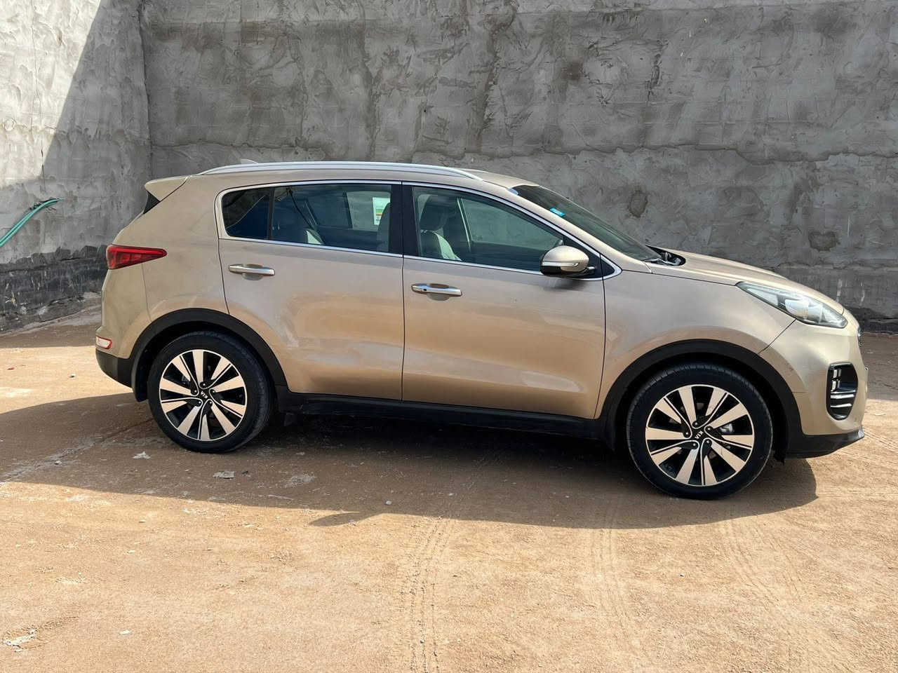 سلام عليكم خوان عندي سيارة البيع كيا سبورتج موديل ٢٠١٧رقم،بصرة بسمي السياره مكفولا من كلشي السعر١٦٣،وابيهامجال ***********
