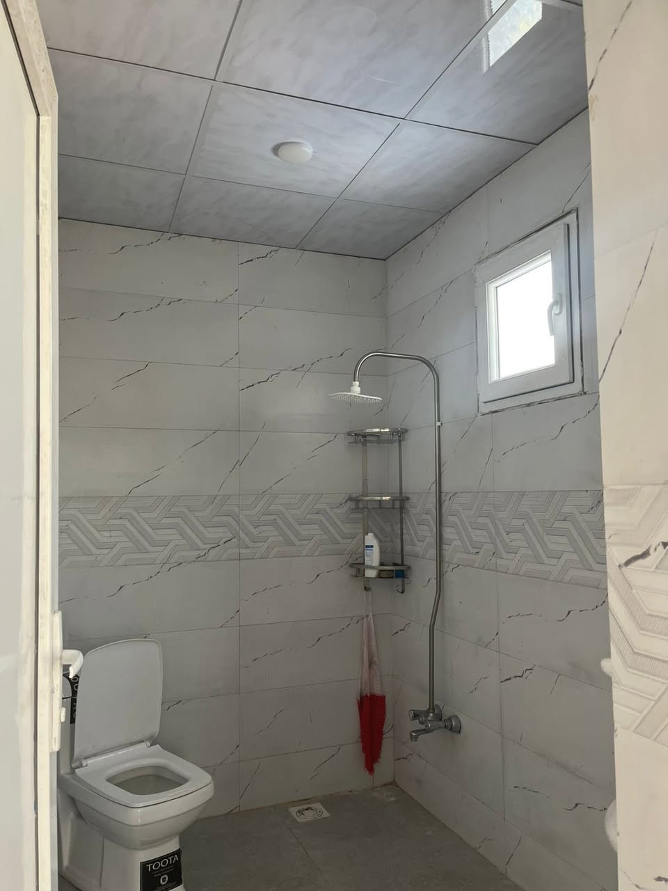 📍الموقع داره كنارة بيت  فرع مخبز ام مصطفى

🏠 بيت بيع {كيعان حجي حازم}  زراعي ١٠٥ متر طابقين.

🔴طابقه الاول متكون. مطبخ ٢ حار وبارد . غرفه نوم . استقبال. مجمع صحيات  خارجي وداخلي

🔴طابق الثاني. متكون من غرفه نوم عدد٢ مع مجمع صحيات نضام دكت في كل الغرف

💸السعر 65 و بيها مجال 

📞***********
