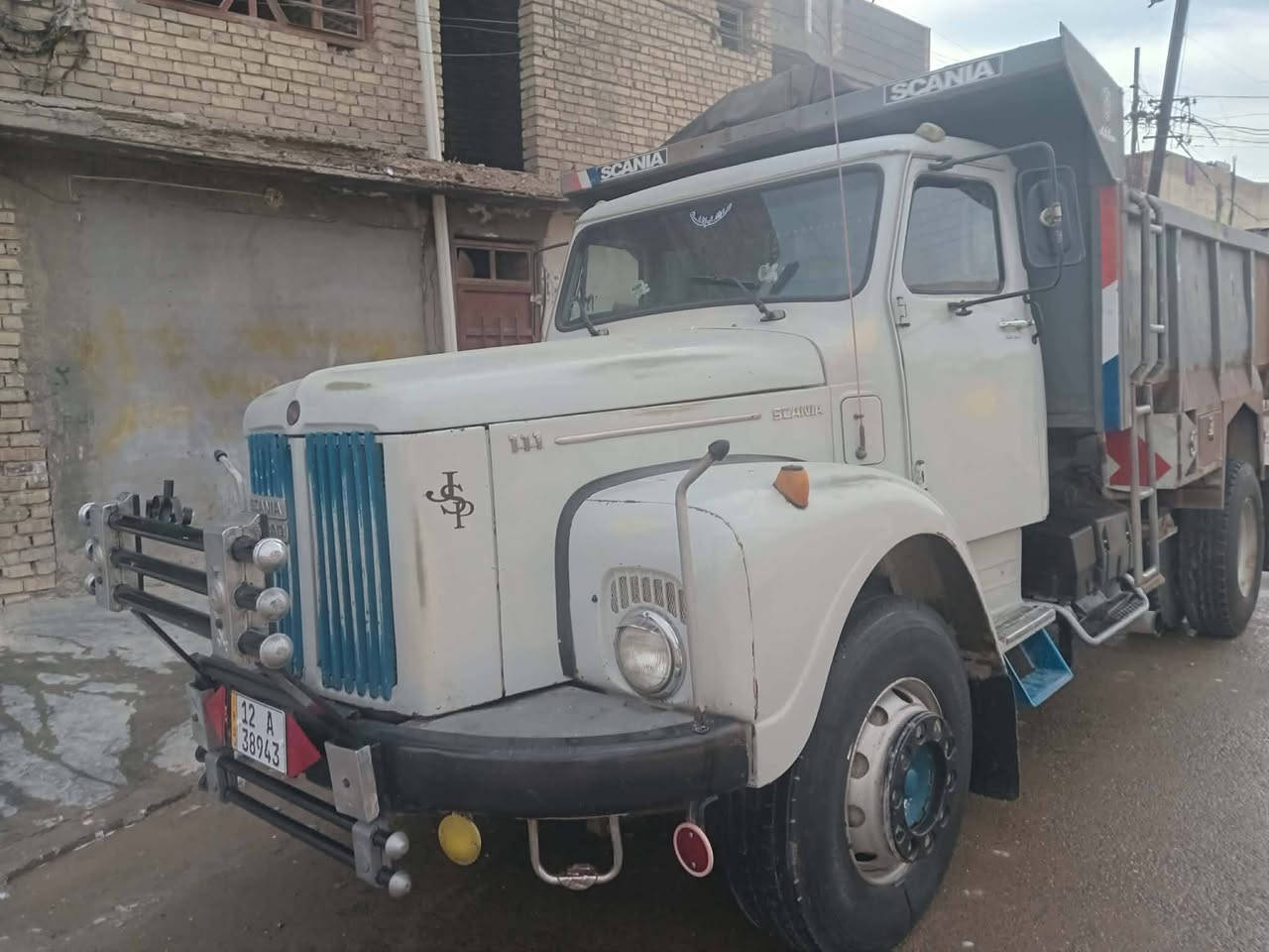 سكانيا للبيع موديل 81 سياره حلوه خير من الله مكينه سوبر اكسن 36 ــ 11 لا تنقيص ولا تبخير / ***********
