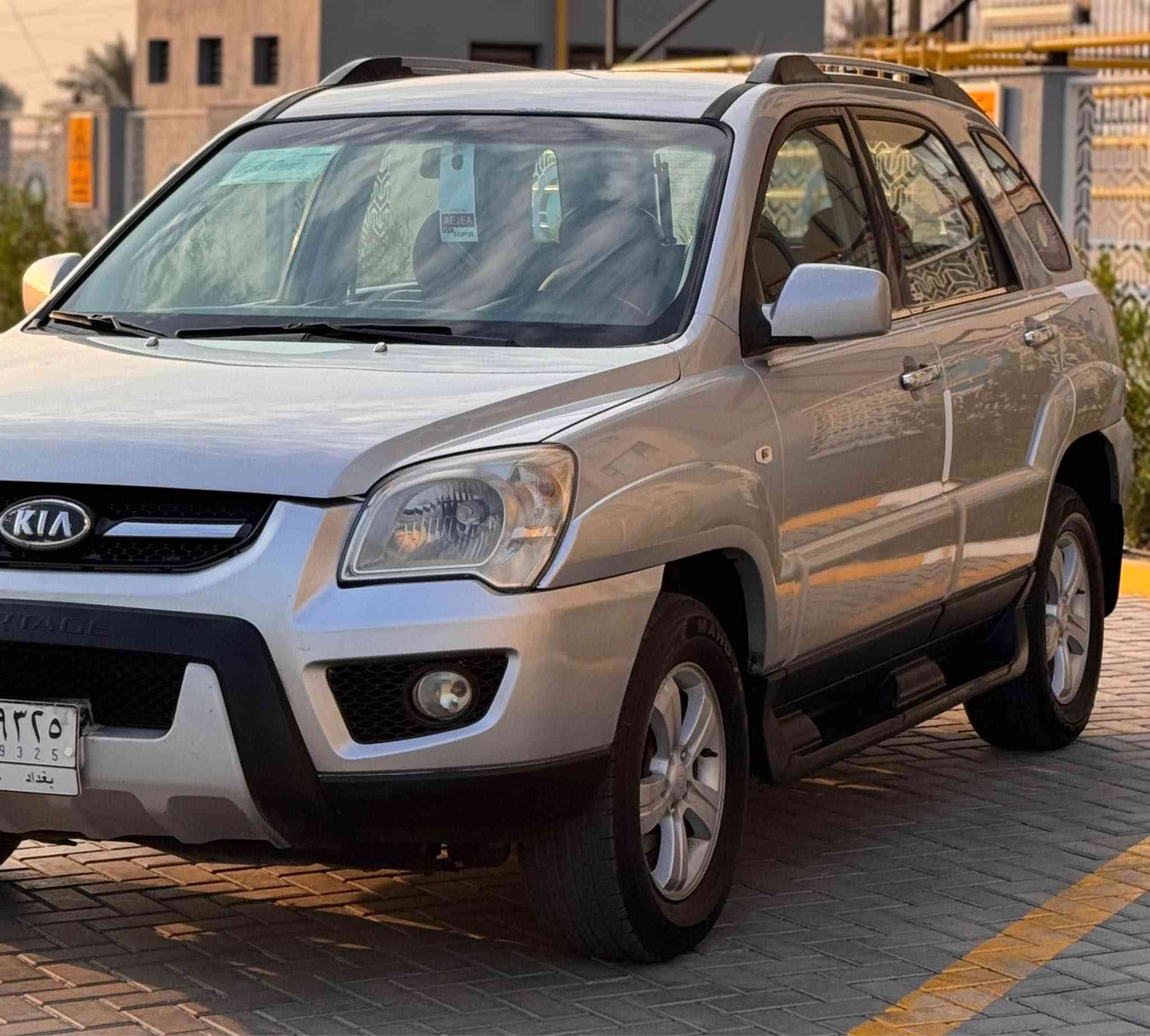 السلام عليكم 
كيا سبورتج 2009 كوري 💯
رقم بغداد تحويل مباشر 
ماشيه 180 الف كيلو 
السياره مكفوله من الضربه والصبغ ✅
فقط صبغ بلاستك (دعاميات و ترايش للجماليه ) 
وبارد بحافه الجاملغ الخلفي شي بسيط 

مواصفات عاديه المعروفه محرك 2000 ، كشنات جلد ، تدفئه كشنات ، مري كهرباء ، حساسات 

السعر : 108 وبيها مجال بسيط 
المكان : بغداد / الكرخ / حي الحسين 
الهاتف : *********** ( متوفر واتساب ) ❇️ بغداد, العراق
